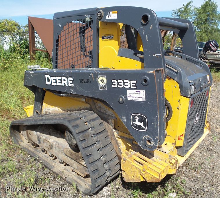 image for item DF0796 2015 John Deere 333E skid steer