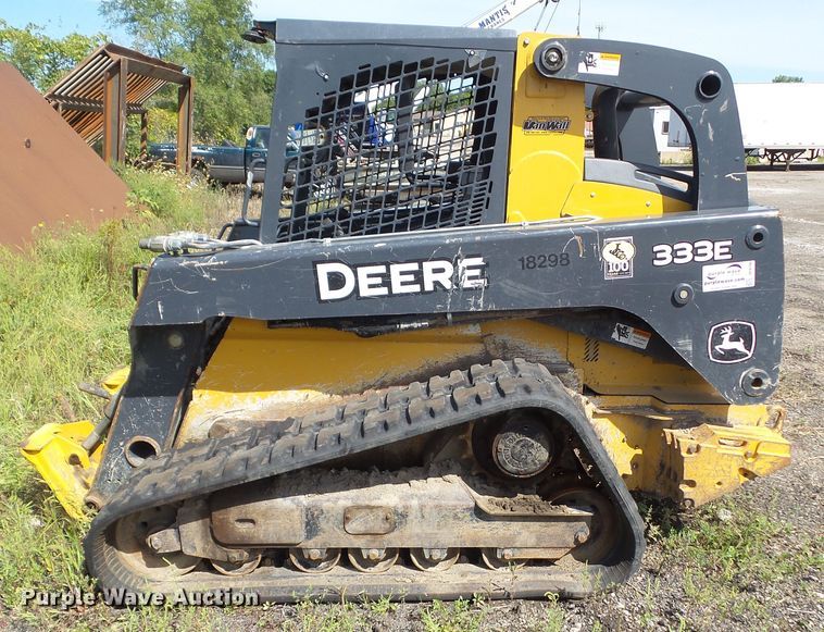 image for item DF0796 2015 John Deere 333E skid steer