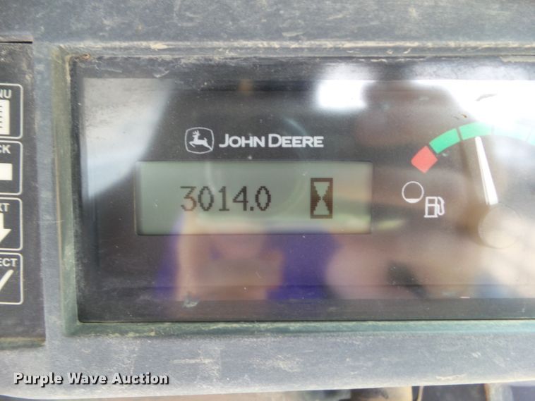 image for item DF0796 2015 John Deere 333E skid steer