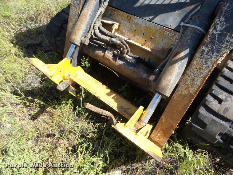 image for item DF0796 2015 John Deere 333E skid steer