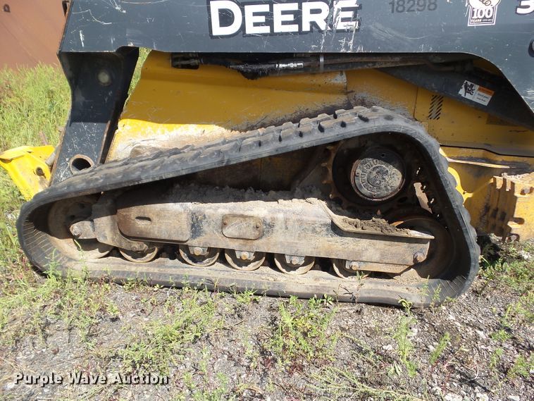 image for item DF0796 2015 John Deere 333E skid steer