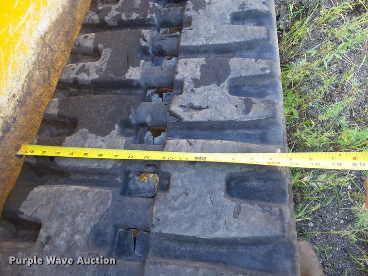 image for item DF0796 2015 John Deere 333E skid steer