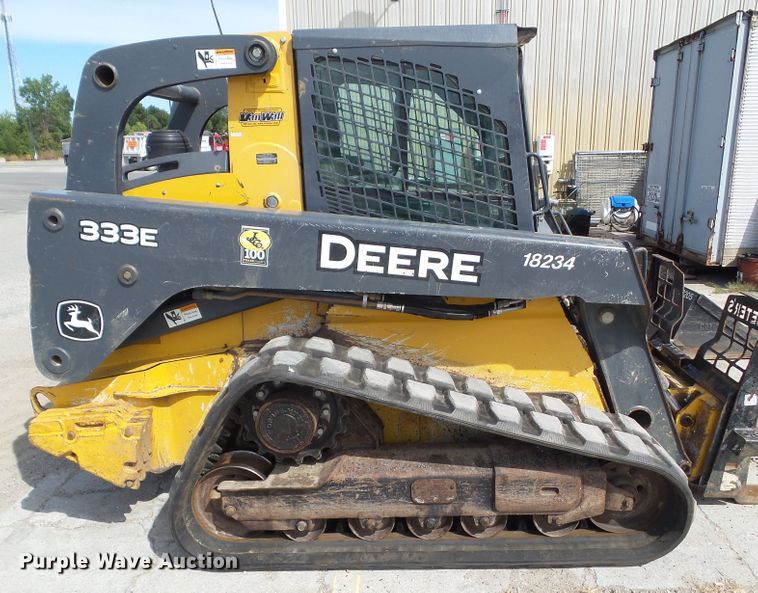 image for item DF0797 2015 John Deere 333E skid steer