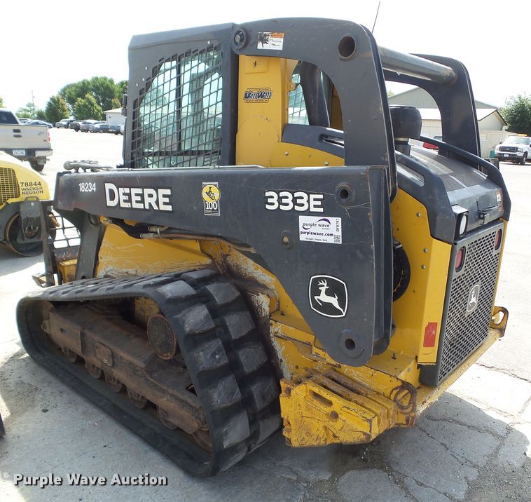 image for item DF0797 2015 John Deere 333E skid steer