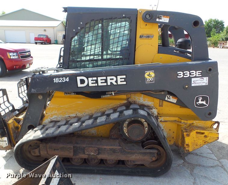 image for item DF0797 2015 John Deere 333E skid steer