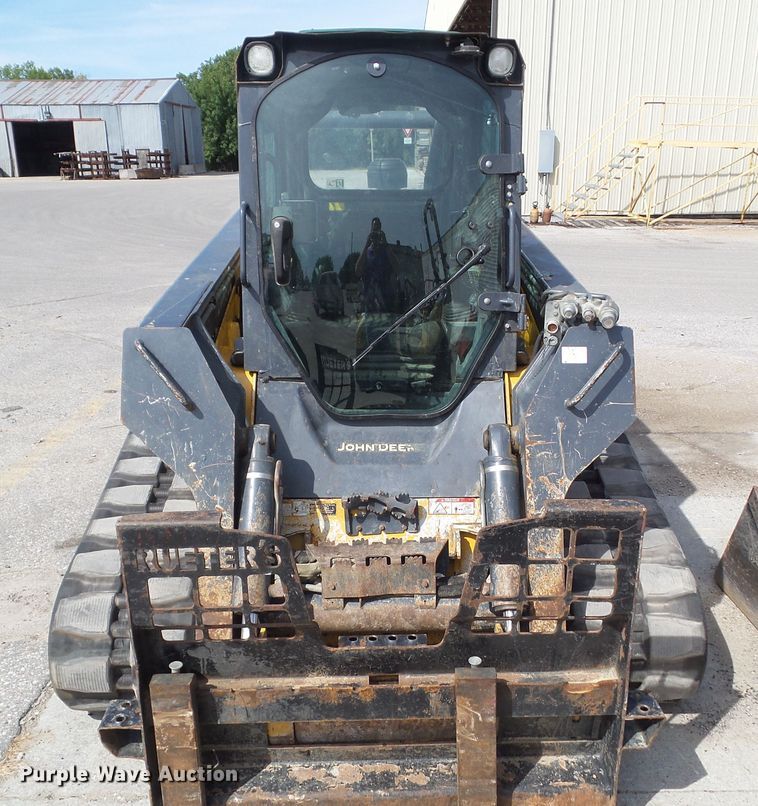 image for item DF0797 2015 John Deere 333E skid steer