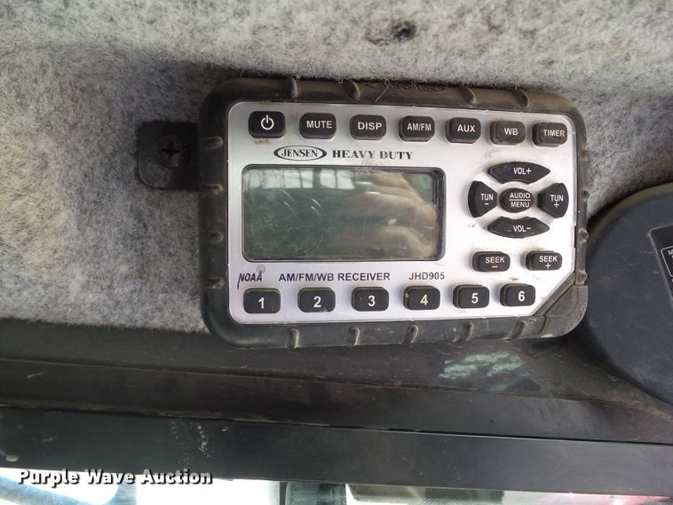 image for item DF0797 2015 John Deere 333E skid steer