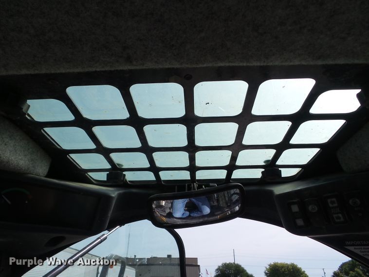 image for item DF0797 2015 John Deere 333E skid steer