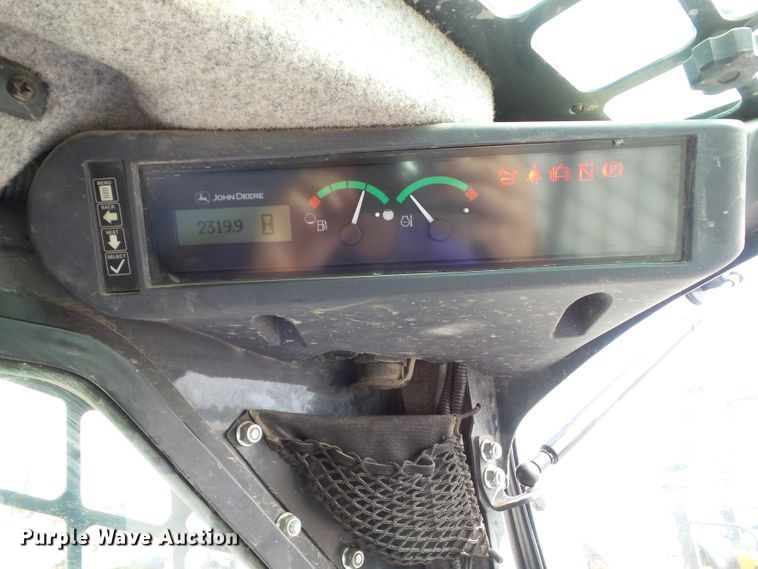 image for item DF0797 2015 John Deere 333E skid steer