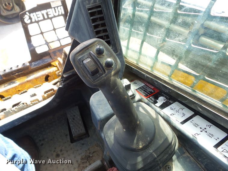 image for item DF0797 2015 John Deere 333E skid steer