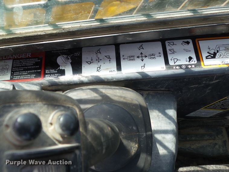 image for item DF0797 2015 John Deere 333E skid steer