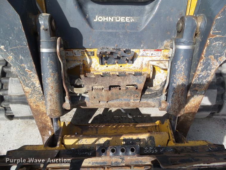 image for item DF0797 2015 John Deere 333E skid steer