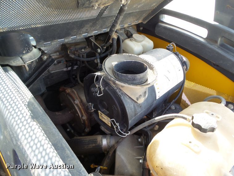 image for item DF0797 2015 John Deere 333E skid steer