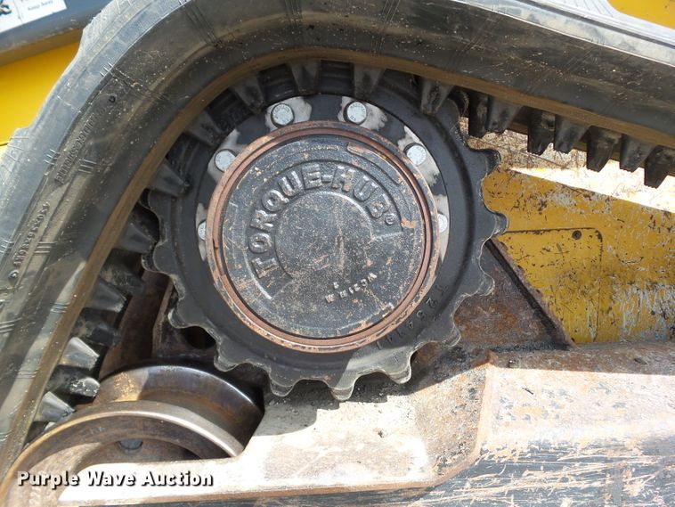 image for item DF0797 2015 John Deere 333E skid steer