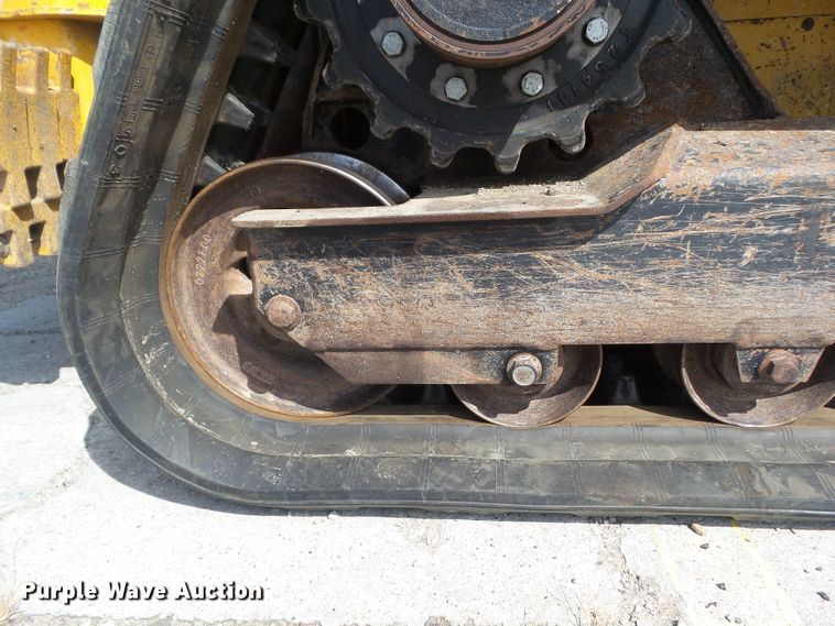 image for item DF0797 2015 John Deere 333E skid steer