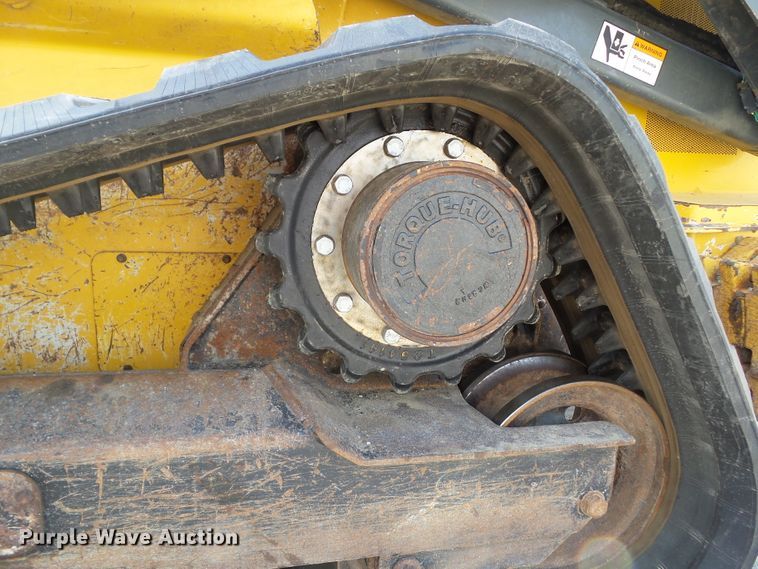 image for item DF0797 2015 John Deere 333E skid steer