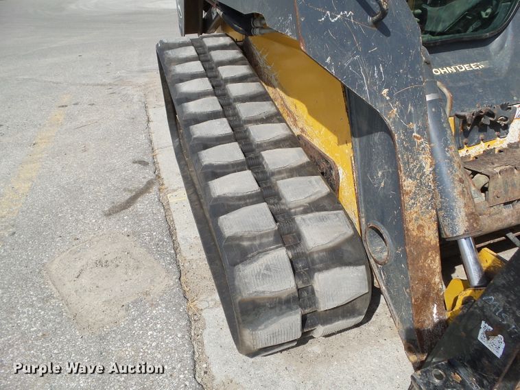 image for item DF0797 2015 John Deere 333E skid steer