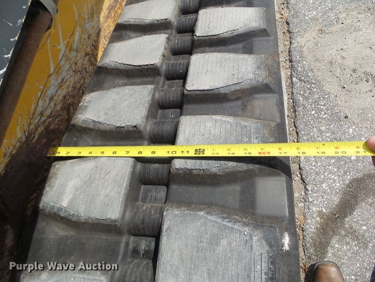 image for item DF0797 2015 John Deere 333E skid steer