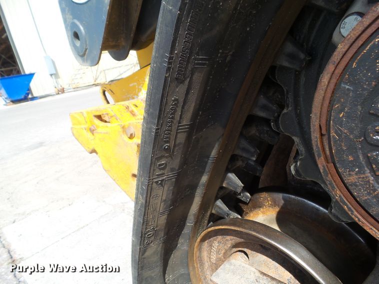 image for item DF0797 2015 John Deere 333E skid steer