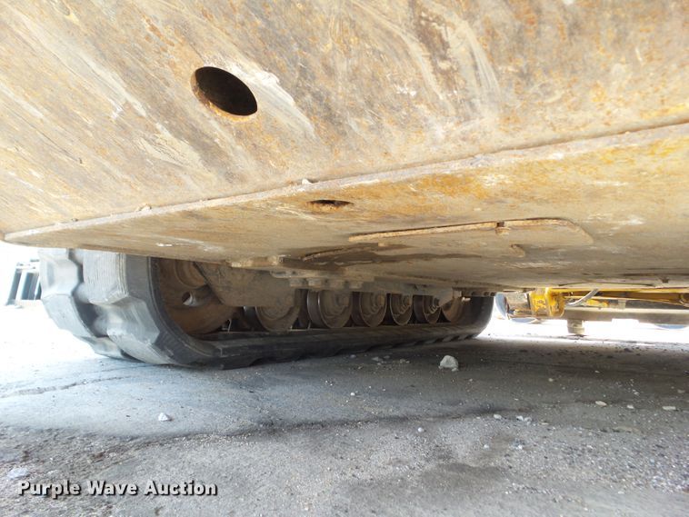 image for item DF0797 2015 John Deere 333E skid steer