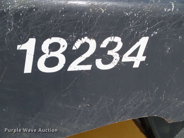 image for item DF0797 2015 John Deere 333E skid steer