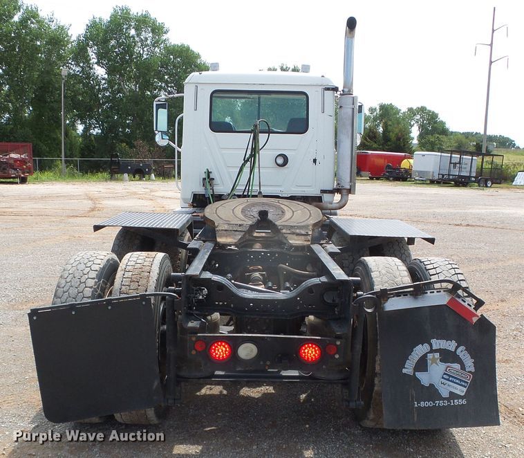 image for item DG0180 2007 Mack CV713 semi truck