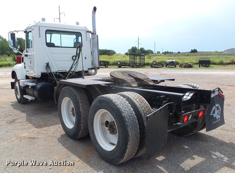 image for item DG0180 2007 Mack CV713 semi truck