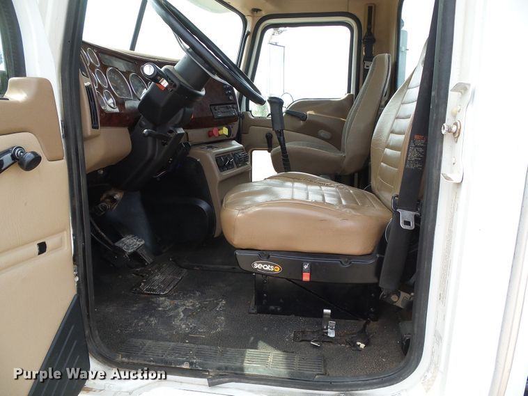 image for item DG0180 2007 Mack CV713 semi truck