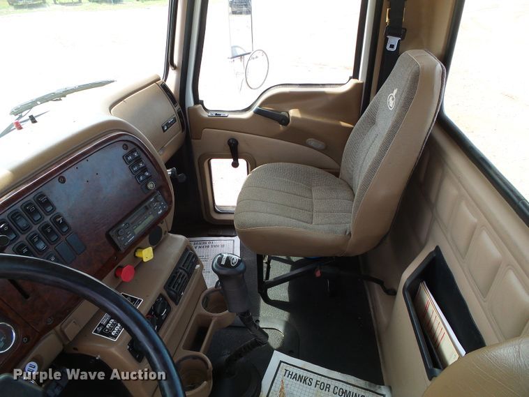 image for item DG0180 2007 Mack CV713 semi truck