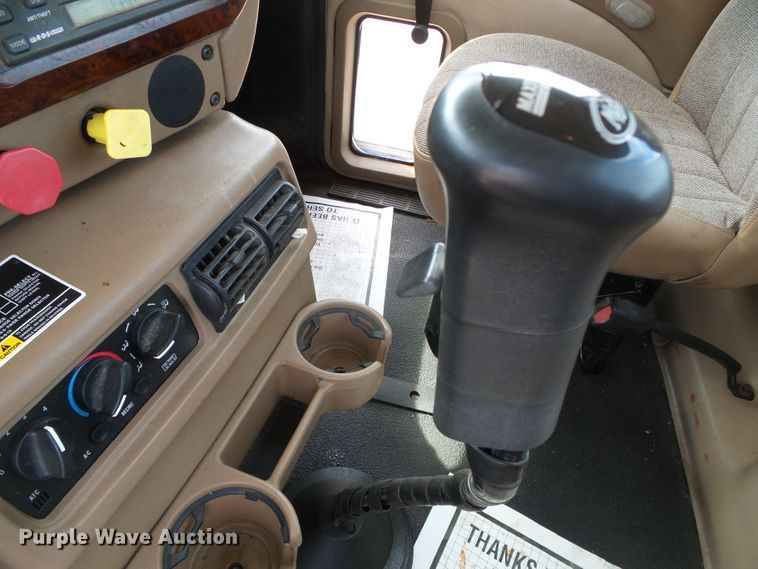 image for item DG0180 2007 Mack CV713 semi truck