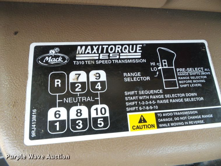 image for item DG0180 2007 Mack CV713 semi truck