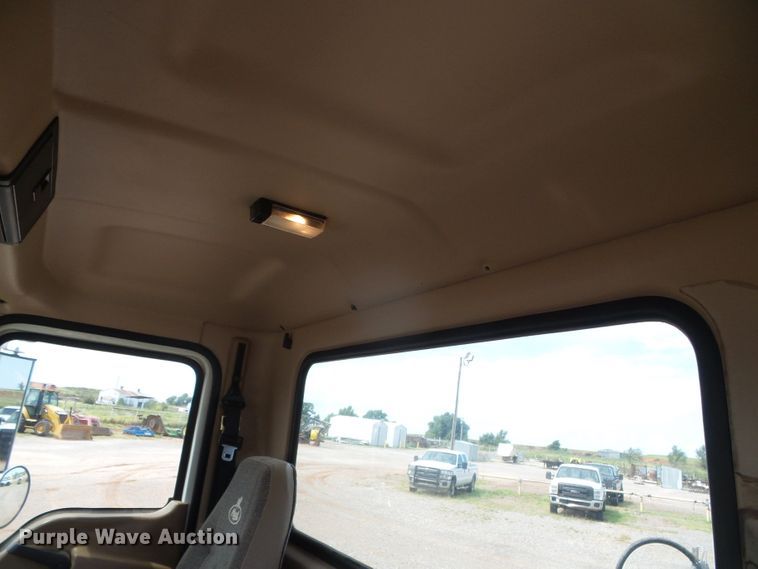 image for item DG0180 2007 Mack CV713 semi truck