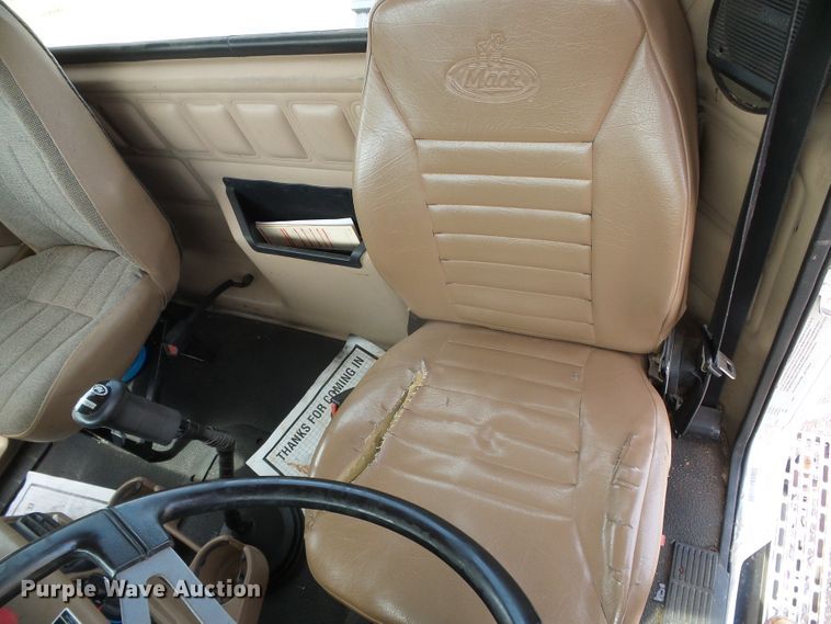 image for item DG0180 2007 Mack CV713 semi truck