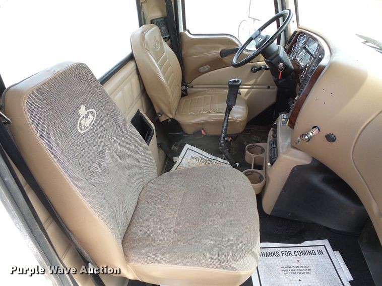 image for item DG0180 2007 Mack CV713 semi truck