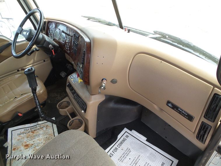 image for item DG0180 2007 Mack CV713 semi truck