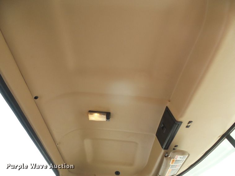 image for item DG0180 2007 Mack CV713 semi truck