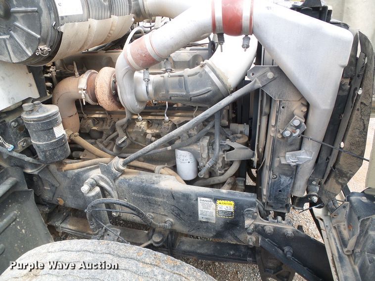 image for item DG0180 2007 Mack CV713 semi truck