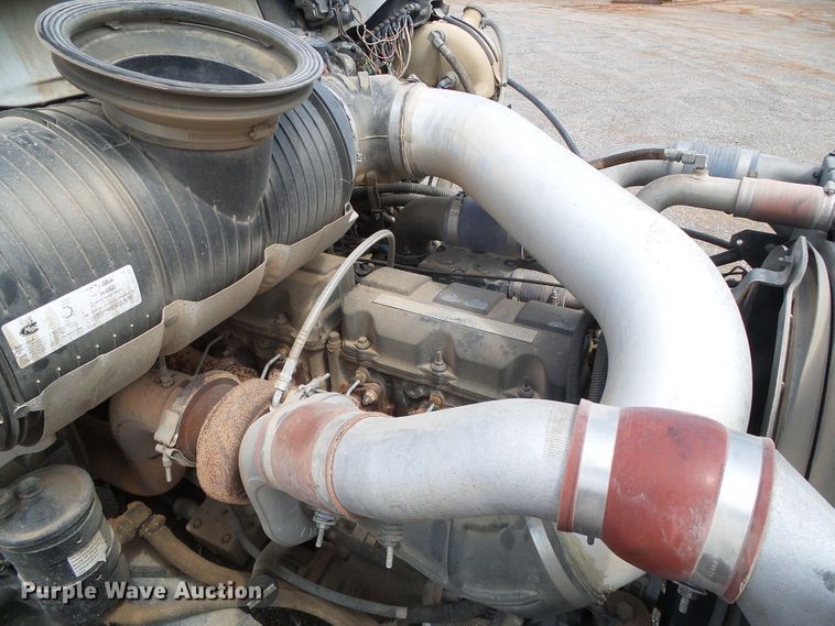 image for item DG0180 2007 Mack CV713 semi truck