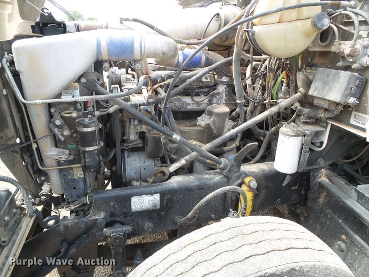 image for item DG0180 2007 Mack CV713 semi truck