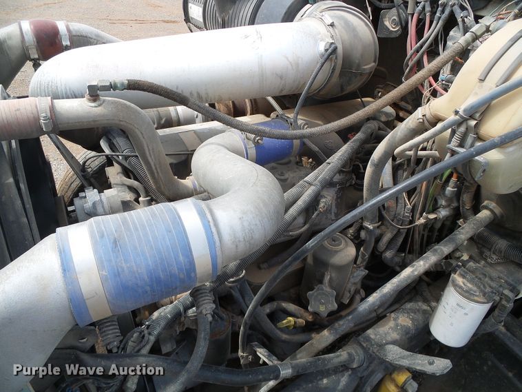 image for item DG0180 2007 Mack CV713 semi truck