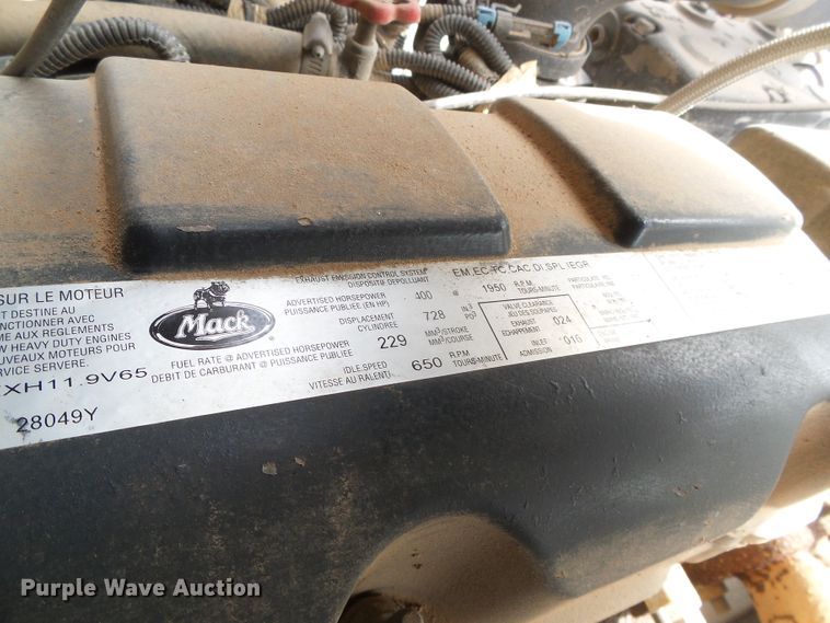 image for item DG0180 2007 Mack CV713 semi truck