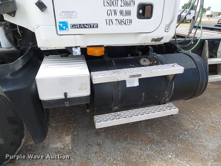 image for item DG0180 2007 Mack CV713 semi truck