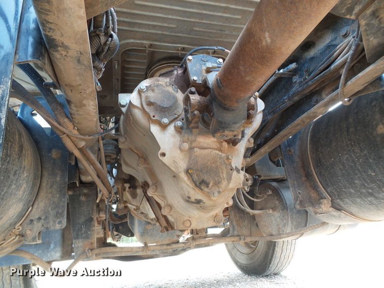 image for item DG0180 2007 Mack CV713 semi truck