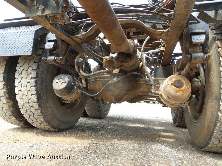 image for item DG0180 2007 Mack CV713 semi truck