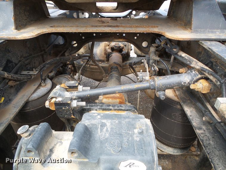 image for item DG0180 2007 Mack CV713 semi truck