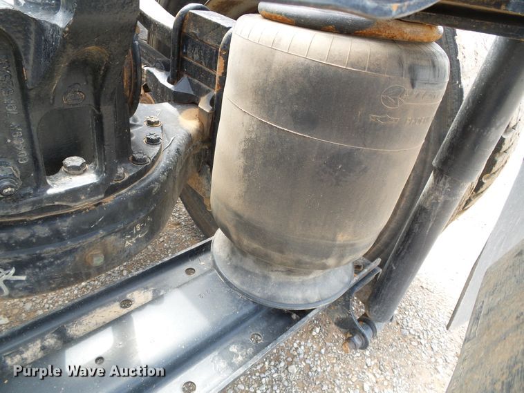 image for item DG0180 2007 Mack CV713 semi truck