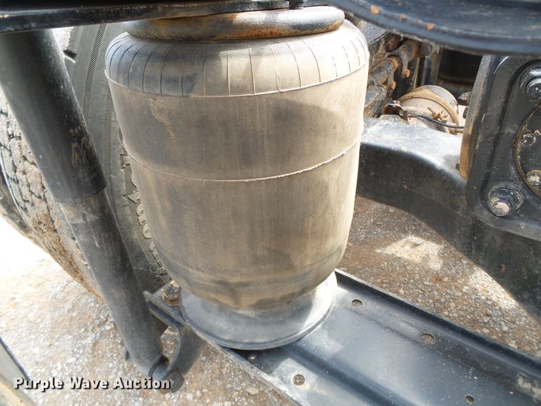 image for item DG0180 2007 Mack CV713 semi truck