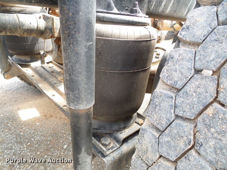 image for item DG0180 2007 Mack CV713 semi truck