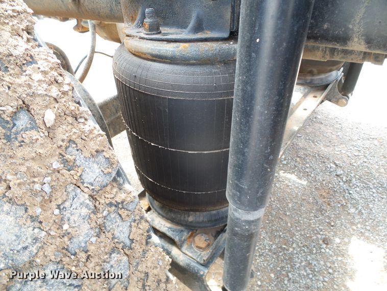 image for item DG0180 2007 Mack CV713 semi truck