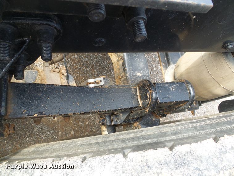 image for item DG0180 2007 Mack CV713 semi truck